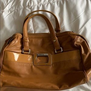 Marc Jacobs Hand bag in a tan color..